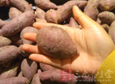 材料：紅薯400克、面粉130克、食用油適量
