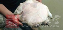 甲魚宰殺去皮剁成稍大塊，洗淨備用