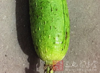 很多時候,我們吃絲瓜都會習慣性的將絲瓜皮扔掉 很多時候,我們吃絲瓜都會習慣性的將絲瓜皮扔掉