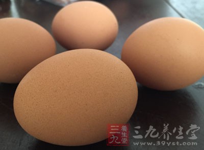 肋排5支,雞蛋1顆,生粉(玉米澱粉)適量,面包屑適量 肋排5支,雞蛋1顆,生粉(玉米澱粉)適量,面包屑適量