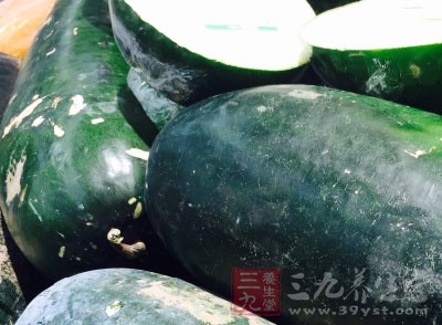 青梅、菠蘿肉、冬瓜條各25克