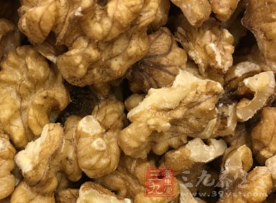 將核桃仁挑揀干淨後加入，手動拌勻即可