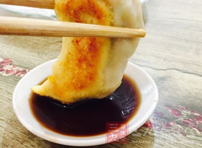 煎餃的做法很特別 煎餃的做法很特別