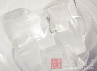 綠茶粉1包(約7g)、熱水20cc、豆漿200cc、冰塊少許
