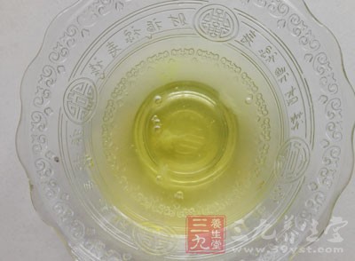 肉，蛋清，蔥，甜面醬，糖，油