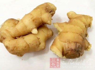 裡脊肉1條，姜片，蒜2瓣，叉燒醬3大湯匙