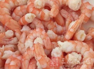 將韭菜段和蝦仁一起裝入碗內，放入調味料拌勻即可