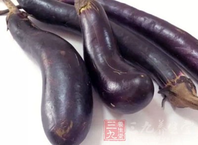 茄子500克，蔥末15克，姜末20克