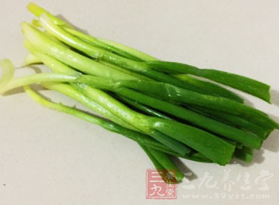 蔥花(或洋蔥末)，蒜末，空心菜起，鹽，食用油