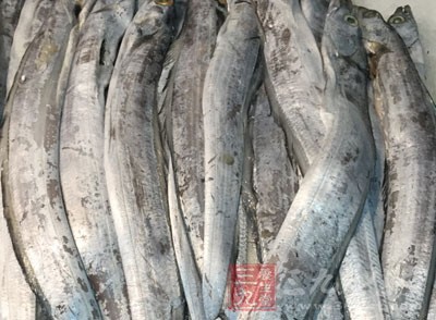 帶魚全身的鱗和銀白色油脂層中還含有一種抗癌成分6-硫代鳥嘌呤