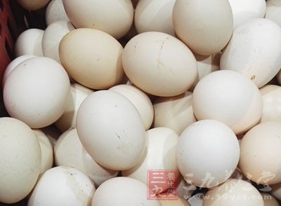 食材：當歸15g、雞蛋100g、紅糖30g