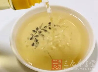 鹽、料酒、熟芝麻、醋、紅油、蔥花、雞精各適量