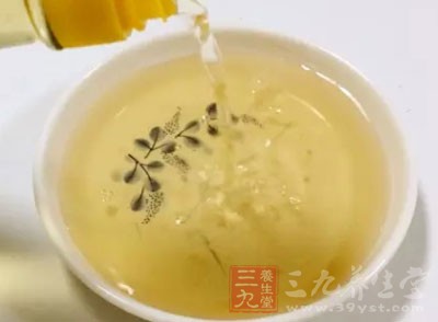 冬瓜、蝦仁、豌豆、蛋清半個、澱粉半小匙、蒜末1大匙、料酒1大匙