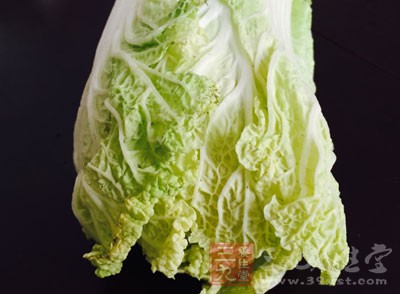白菜裡的維生素怕熱，所以我們要後放白菜，稍微炒一下就行了