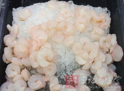 蝦子只要新鮮就很美味,也可以沾醬油 蝦子只要新鮮就很美味,也可以沾醬油