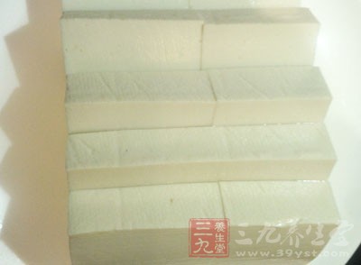 冰涼的豆腐,淋上一層醬油膏 冰涼的豆腐,淋上一層醬油膏