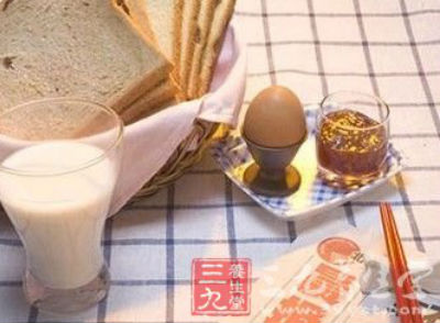 這個面包的面團醒發到2倍,怕發過了太軟變型 這個面包的面團醒發到2倍,怕發過了太軟變型