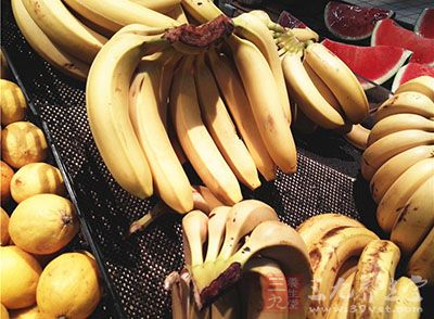 香蕉2根、菠蘿1/4個、蘋果1個