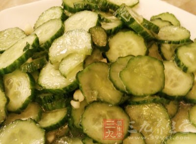 可以將黃瓜放進冰箱來速凍,味道更上一層樓 可以將黃瓜放進冰箱來速凍,味道更上一層樓