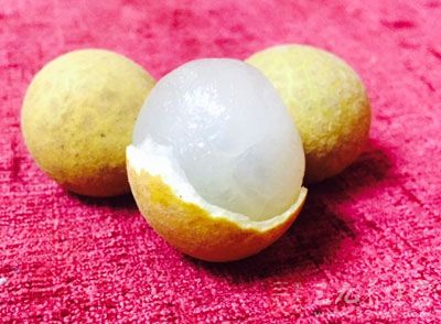 桂圓30克,蓮子肉30克,紅棗10枚,粳米60克,白糖適量 桂圓30克,蓮子肉30克,紅棗10枚,粳米60克,白糖適量