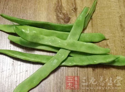 豆角400克,干紅辣椒10個,豆瓣醬30克,料酒15克,蔥,姜,蒜適量,白糖1小勺 豆角400克,干紅辣椒10個,豆瓣醬30克,料酒15克,蔥,姜,蒜適量,白糖1小勺