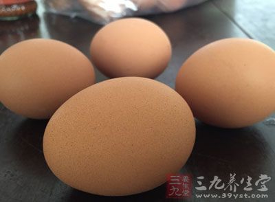 原料:雞蛋1只,雞胸肉50克,速凍甜玉米粒半碗,鹽少許,雞湯2碗,水澱粉適量 原料:雞蛋1只,雞胸肉50克,速凍甜玉米粒半碗,鹽少許,雞湯2碗,水澱粉適量