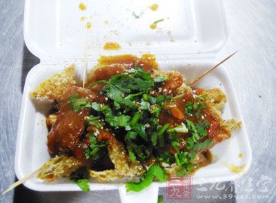 說到臭豆腐,喜歡吃的人說它香,不喜歡的人覺的它臭 說到臭豆腐,喜歡吃的人說它香,不喜歡的人覺的它臭