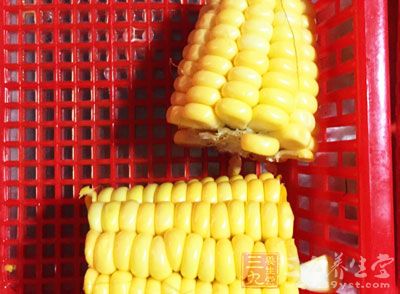 玉米棒泡水半小時瀝干水份