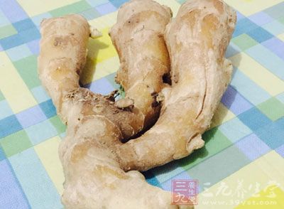 花甲500克，小蔥五根，姜一塊，蒜兩瓣，紅干椒三個