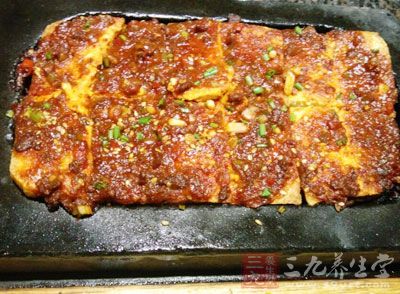 鐵板豆腐，營養豐富，味道鮮美，但是做法卻十分簡單