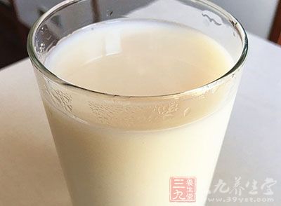 牛奶100ML，糖15克，面粉15克，粟粉20克，澱粉15克