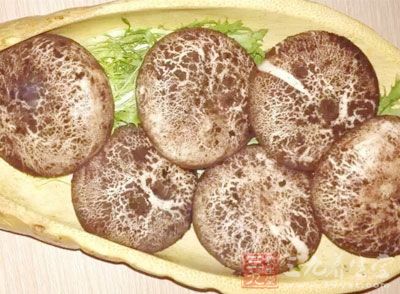 鮮蝦,油菜,面粉,雞蛋,香菇,鹽,白胡椒粉,香油 鮮蝦,油菜,面粉,雞蛋,香菇,鹽,白胡椒粉,香油