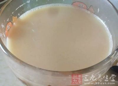 材料：豆奶，蛋白粉，火腿面包