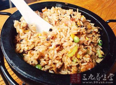 所謂的什錦炒飯,就是將一些材料經過加工制作而成的一道炒飯 所謂的什錦炒飯,就是將一些材料經過加工制作而成的一道炒飯