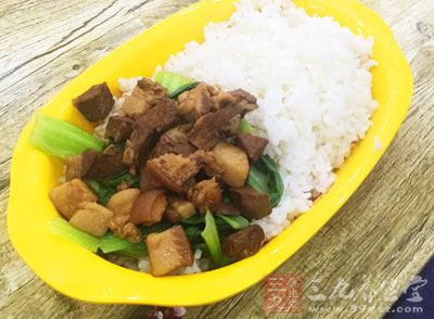 鹵肉飯的制作過程其實並不復雜