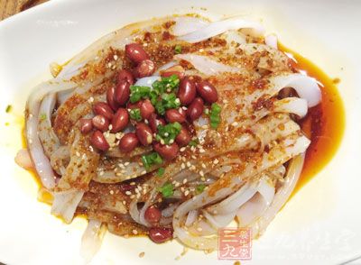 其實涼粉不僅可以拌著吃，也可以有其他好吃的做法