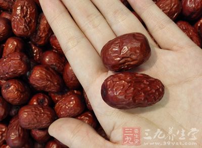 銀耳20克,棗(干)100克,枸杞子100克 銀耳20克,棗(干)100克,枸杞子100克