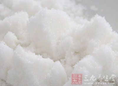 中筋面粉400克，溫牛奶200ml，白糖20ml，鹽3ml