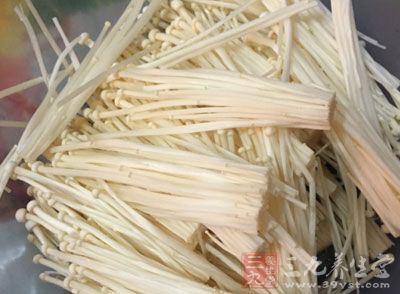 金針菇的常見吃法有涼拌 金針菇的常見吃法有涼拌