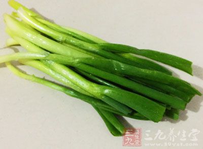 花鲢魚頭半個250g，蔥姜蒜60g，剁椒汁30g，蒸魚豉油30g