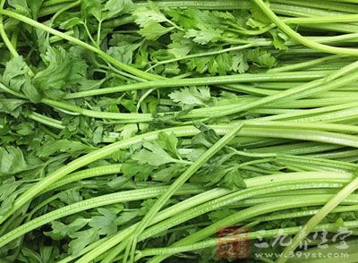 香菇,芹菜,牛肉餡,生姜,大蔥,鹽,醬油,雞精,色拉油 香菇,芹菜,牛肉餡,生姜,大蔥,鹽,醬油,雞精,色拉油