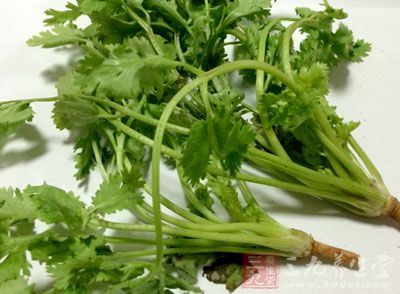 黃瓜,胡蘿卜,粉絲,香菜,辣椒油,鹽,糖,雞精,醋,麻醬汁,干豆腐 黃瓜,胡蘿卜,粉絲,香菜,辣椒油,鹽,糖,雞精,醋,麻醬汁,干豆腐