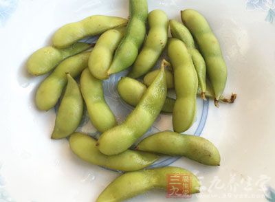 涼菜的種類有很多,經常出現在我們餐桌上有涼拌海帶、水煮毛豆、皮蛋豆腐等等 涼菜的種類有很多,經常出現在我們餐桌上有涼拌海帶、水煮毛豆、皮蛋豆腐等等