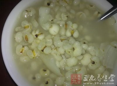 薏米百合粥的功效不僅多，而且非常有助於我們人體吸收