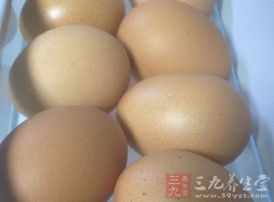 青蝦10只,毛豆適量,雞蛋一個,鹽,料酒 青蝦10只,毛豆適量,雞蛋一個,鹽,料酒