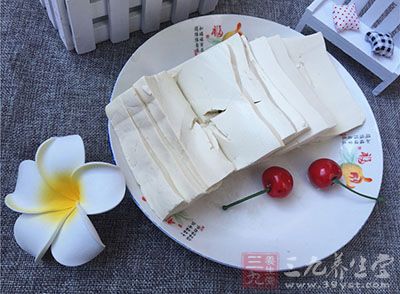 豆腐一塊，小蔥4根，鹽、白胡椒粉