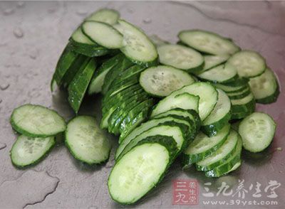 黃瓜洗淨切成片