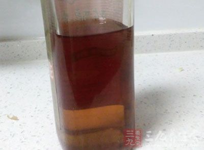 魚一只，姜末，蒜末，蔥花，香菜，老抽，醋，料酒，糖，鹽