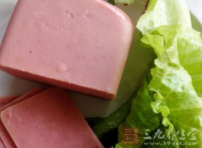 關火, 倒入蔥花和火腿末拌均勻 關火, 倒入蔥花和火腿末拌均勻