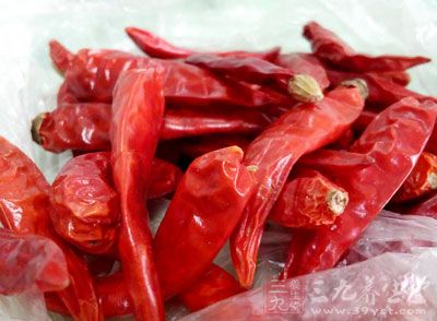 空心菜梗，紅椒，幾個蒜瓣